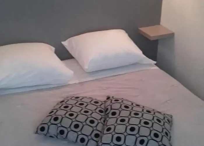 Clair Logis Hotel 2*